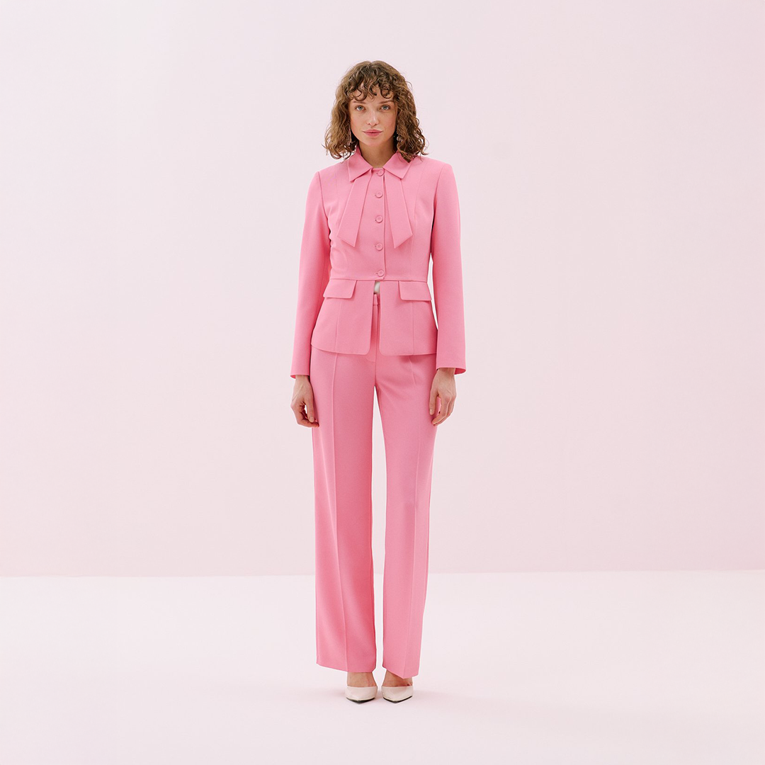 Modern Ofis Stili: Kadın Takım Modellerinde Yılın Trendleri