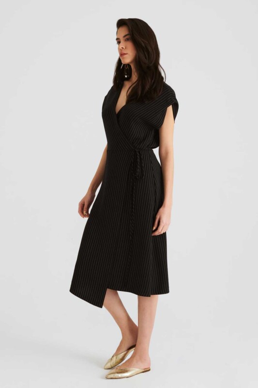 Belden Bağlamalı V Yaka Çizgili Günlük Elbise Siyah-Beyaz - 3