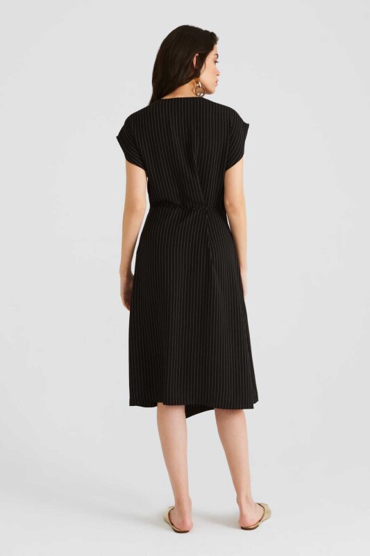 Belden Bağlamalı V Yaka Çizgili Günlük Elbise Siyah-Beyaz - 2