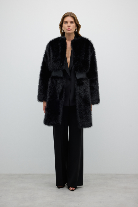 Bele Oturan Lastik ve Çıtçıt Detaylı Kürk Kaban Siyah - Roman