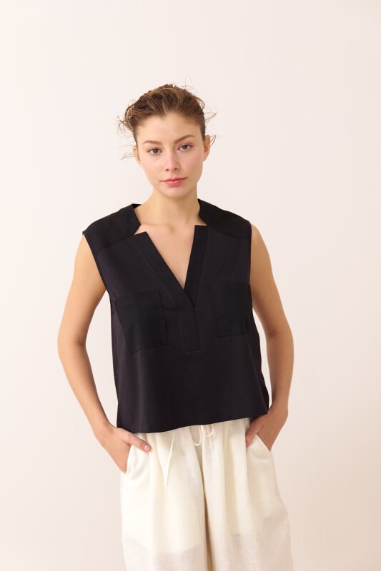 V Yaka Çift Cepli Bluz Siyah - 1