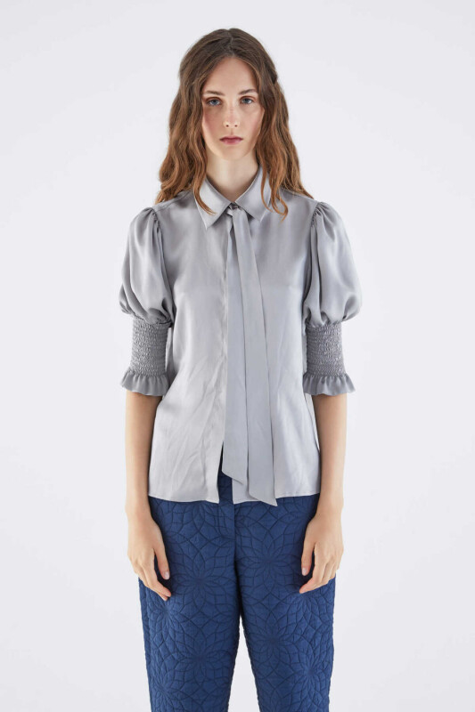  Boyundan Bağlamalı Kolları Lastikli Bluz Gri - 1