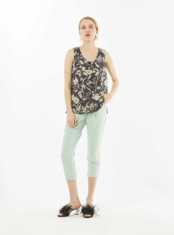 Çiçek Desenli Sıfır Kol Bluz Standart Renk - 1