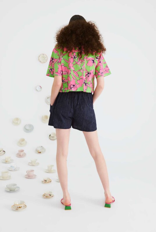 Çizgili ve Cepli Kadın Şort Standart Renk - 2