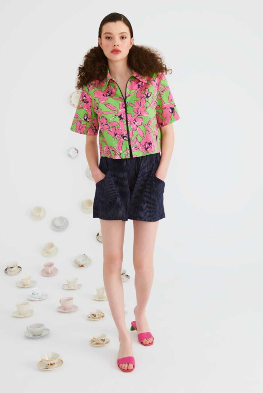 Çizgili ve Cepli Kadın Şort Standart Renk - 1