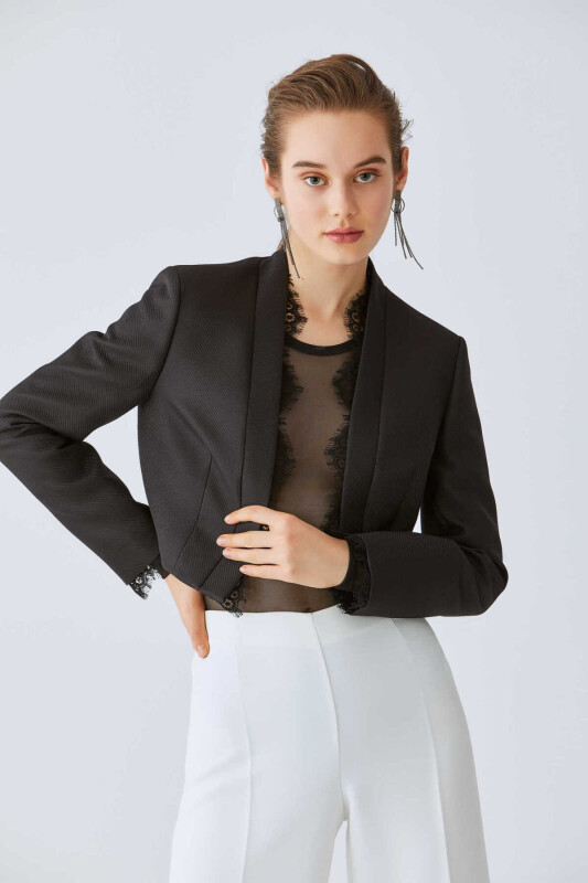  Dantel Detaylı Crop Kadın Ceket Siyah - Roman