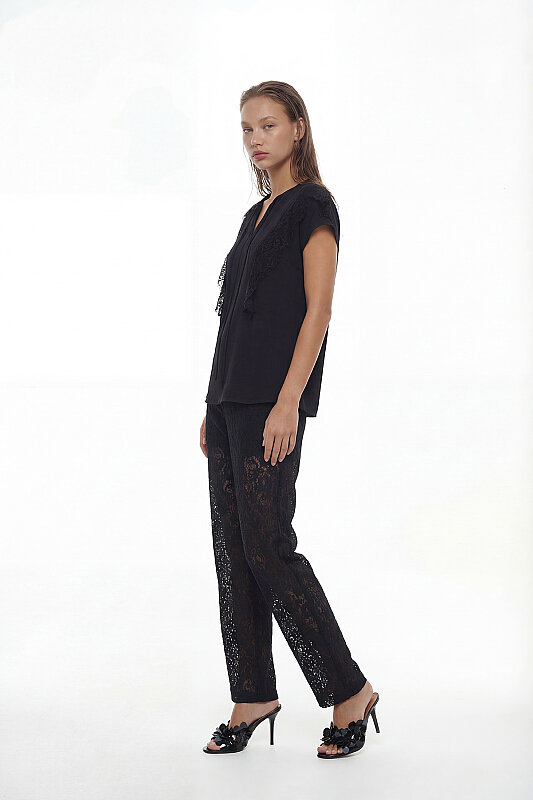 Düşük Omuzlu Dantelli Yaka Detaylı Bluz Siyah - Roman (1)