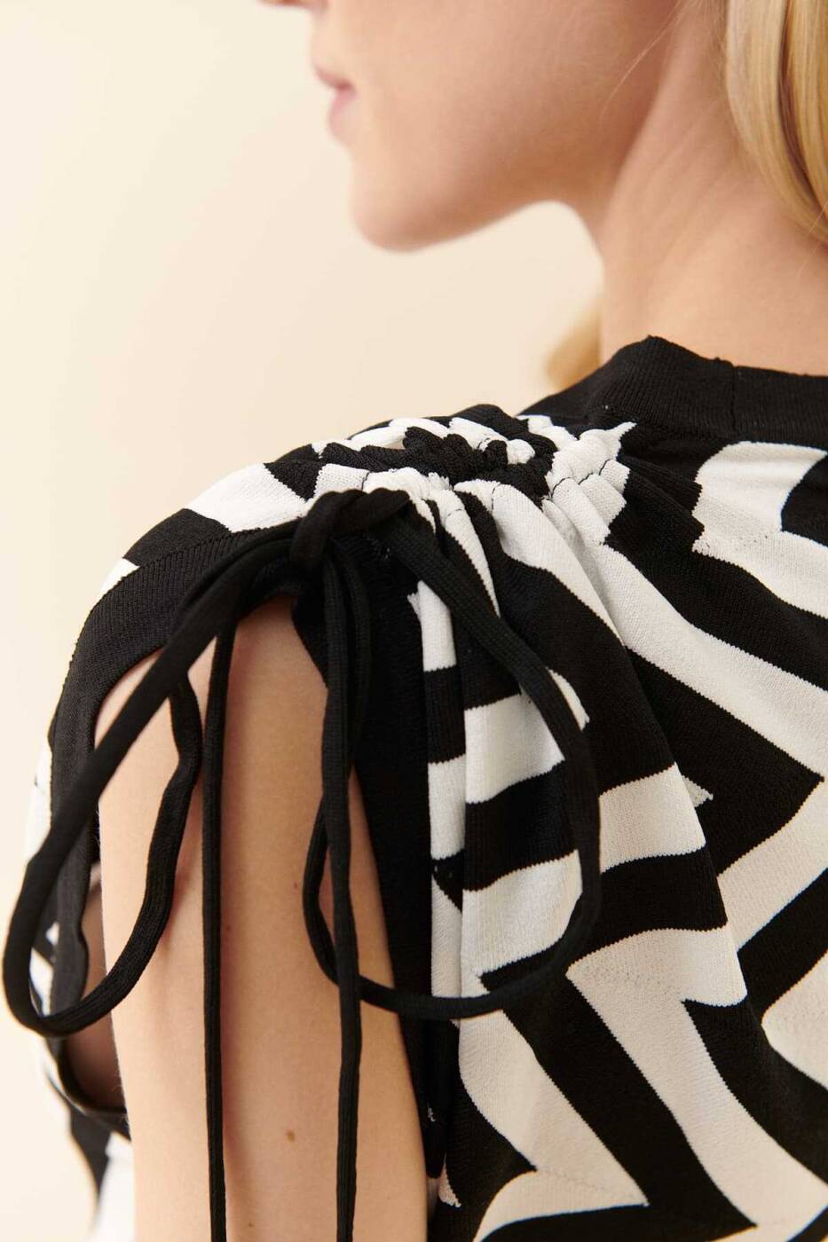  Geometrik Desenli Triko Elbise Siyah-Beyaz - 3