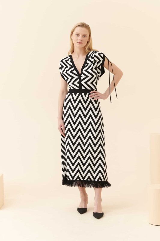  Geometrik Desenli Triko Elbise Siyah-Beyaz - 1