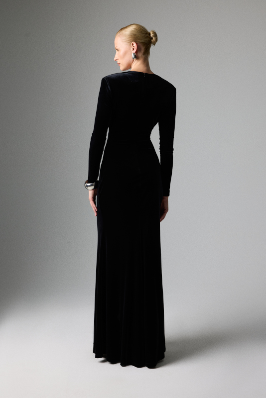 Drape Detaylı Derin Yırtmaçlı Maksi Boy Kadife Elbise Siyah - Roman (1)