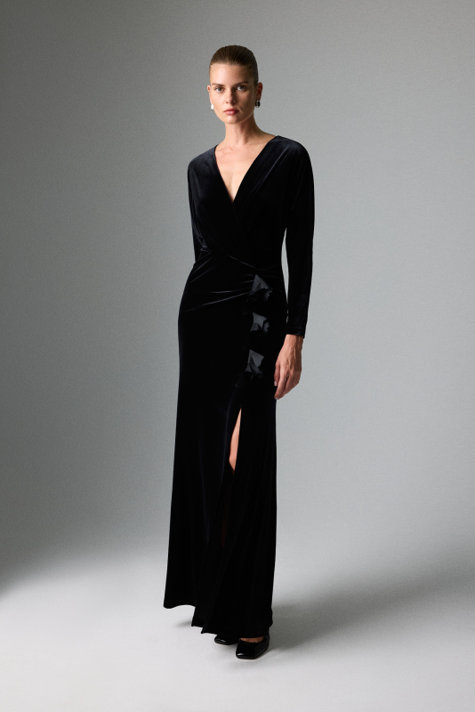 Kruvaze Görünümlü Yırtmaçlı Maksi Boy Kadife Elbise Siyah - Roman