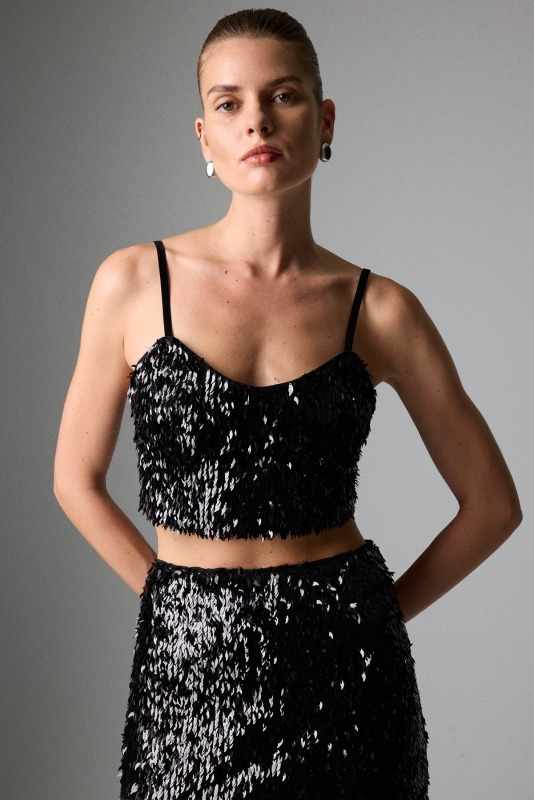 Kalp Yaka İnce Askılı Arkası Kadife Detaylı Payet Elbise Siyah - Roman