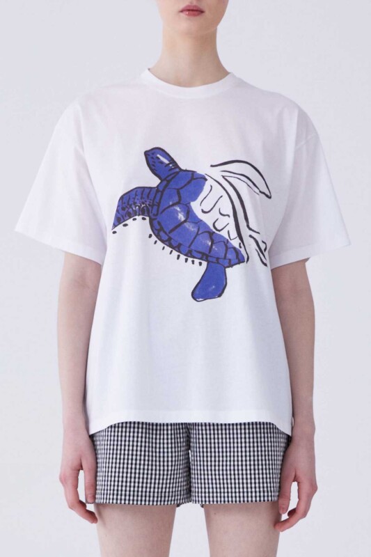 Kaplumbağa Desenli Kadın T-Shirt Beyaz 