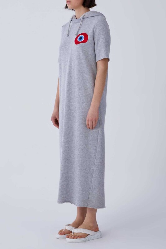 Kapüşonlu Nazar Boncuk İşlemeli Kısa Kol Uzun Elbise Gri - 3