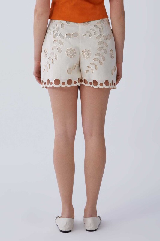 Kısa Güpürlü Şort Krem - 2