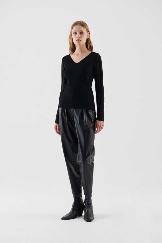  Kol Detaylı Triko Siyah - 3