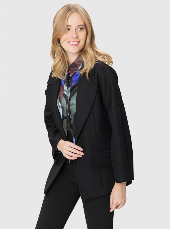  Kolları Geniş Cep Detaylı Kap Siyah 