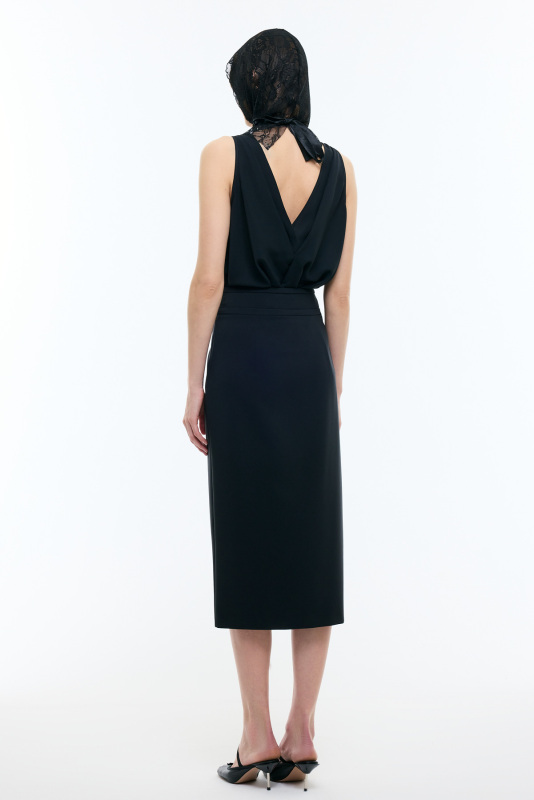 Önden Yırtmaçlı Kalem Etek Siyah - Roman (1)