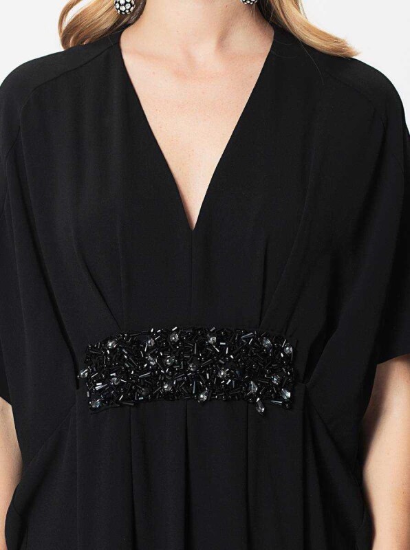  V Yaka Beli Boncuk İşlemeli Elbise Siyah - 3