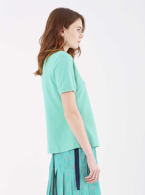 V Yakalı Çiçek Desenli Basic Kadın T-Shirt Yeşil - 3