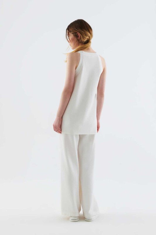  V Yakalı Düğmeli Triko Bluz Beyaz - Roman (1)