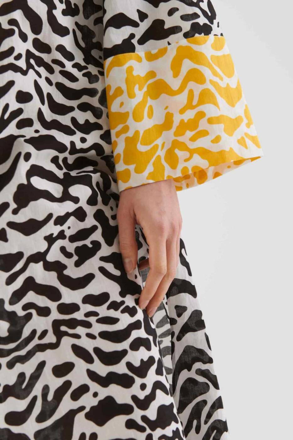 V Yakalı Zebra Desenli Kimono Standart Renk - 4