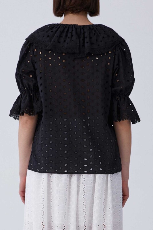 Yaka Detaylı Delikli Bluz Siyah - 2