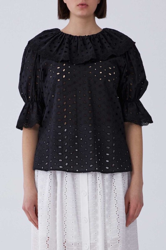 Yaka Detaylı Delikli Bluz Siyah - 1
