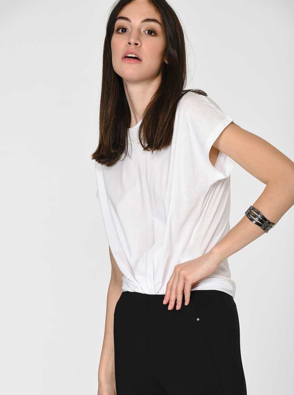 Yaprak Desenli Yandan Yırtmaçlı T-Shırt Optik Beyaz - 3