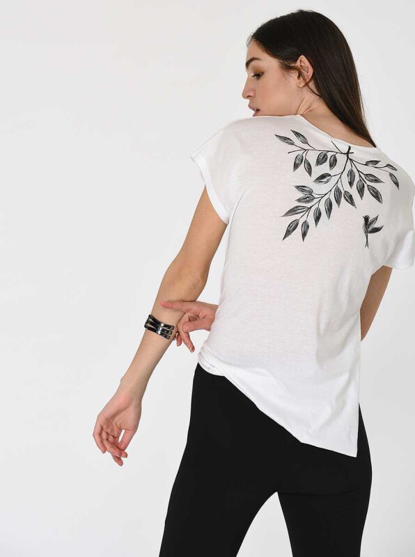 Yaprak Desenli Yandan Yırtmaçlı T-Shırt Optik Beyaz - 4